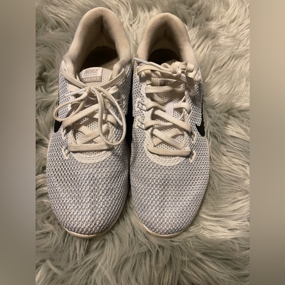 Womens 6.5 Nike Flex running sneakers - Picture 2 of 4